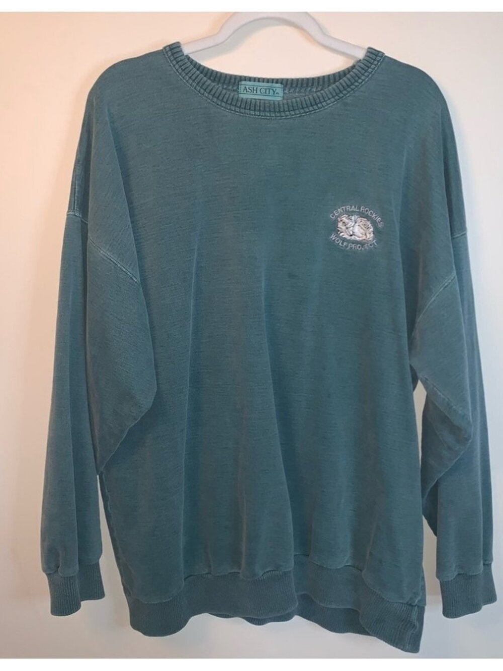 Vintage Wolf Sweater green